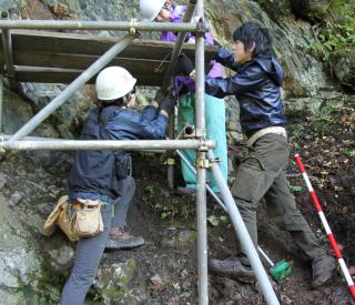 Kazumi Ozaki doing geological field work